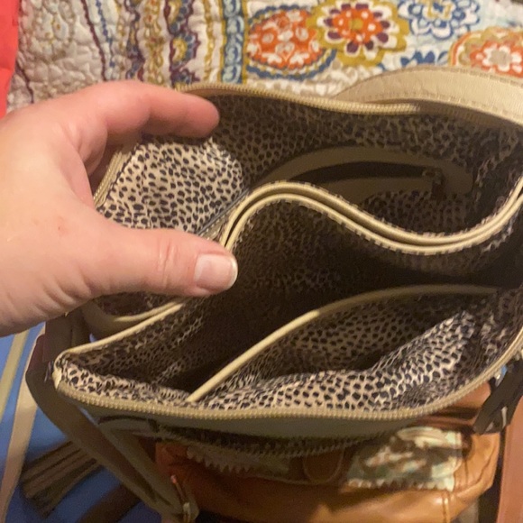 Cream multi compartment cross body - Picture 3 of 5